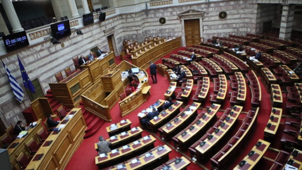 Σφυροκόπημα στην κυβέρνηση για υποκλοπές και ΟΠΕΚΕΠΕ